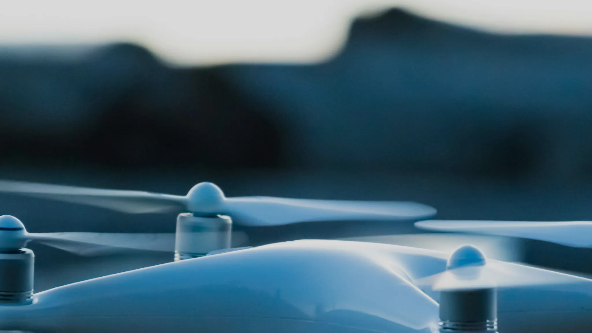 CLOSE UP OF THE ROTORS OF A DRONE.